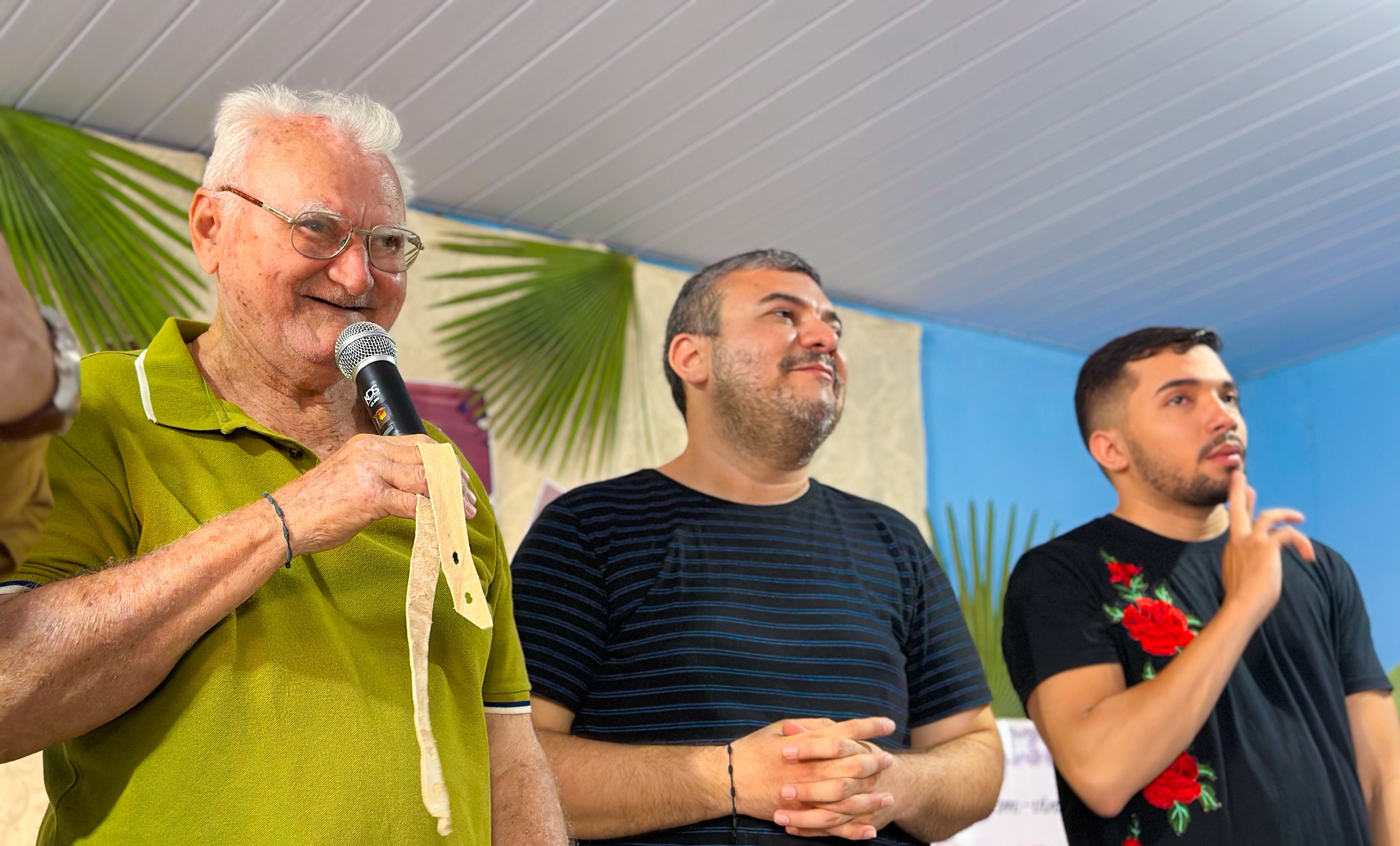 Apresentação cultural e artística em praça pública